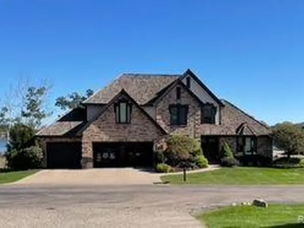 60 Chateaux Du Lac, Fenton, MI 48430