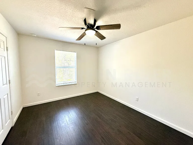 8704 Lake George Cir W — Photo 31