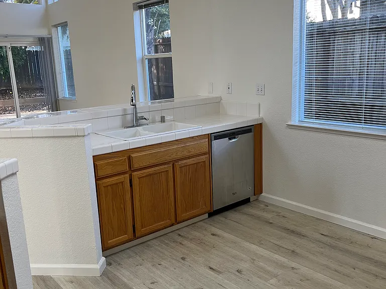 525 Wicklow Dr — Photo 13
