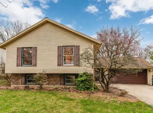 125 S Deerpath Dr, Vernon Hills, IL
