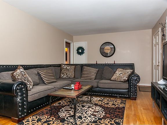 3rd image of 11302 Blendon Ln