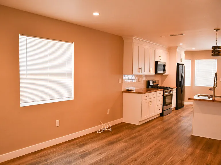 874 N Orange St — Photo 4