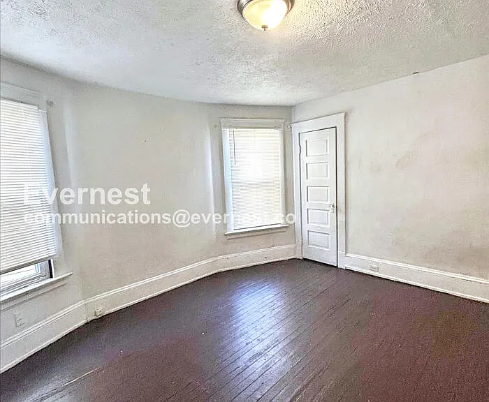 2213 E 82nd St — Photo 15