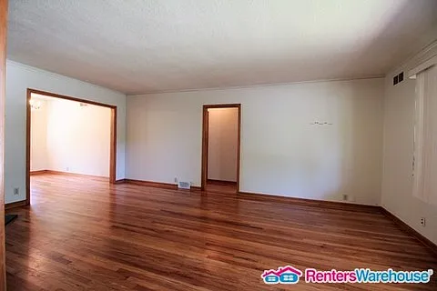 417 44th St — Photo 3