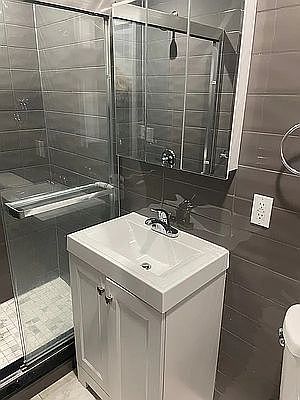 4th image of 100 Charlton St APT 4