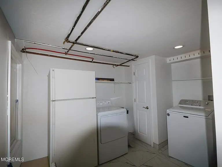295 Roosevelt Ave — Photo 34