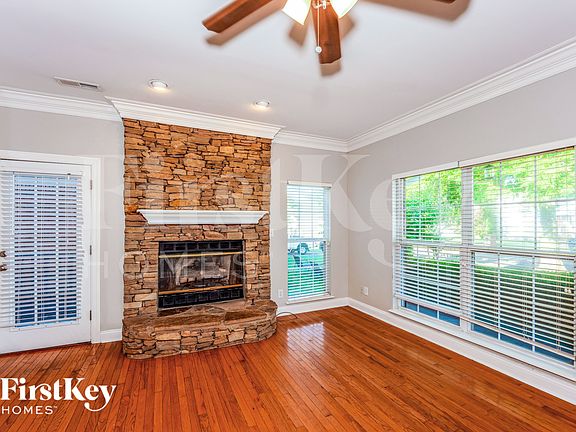 5th image of 125 Charleston Way