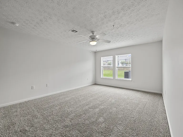 Whispering Creek Apartments — Photo 22