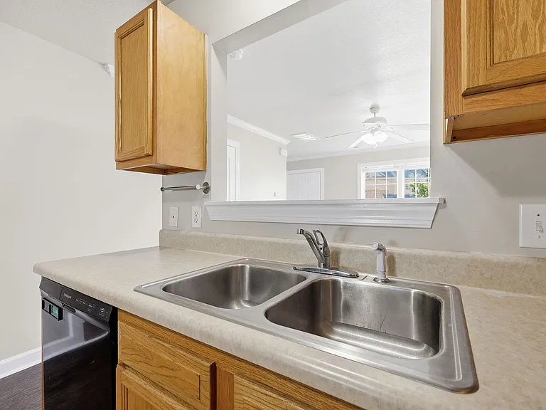 404 Springwood Dr — Photo 13