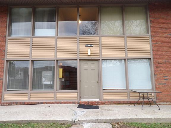 2nd image of 301 Forest Hill Dr #3-01