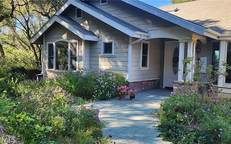 1961 Vineyard View Ln — Photo 12
