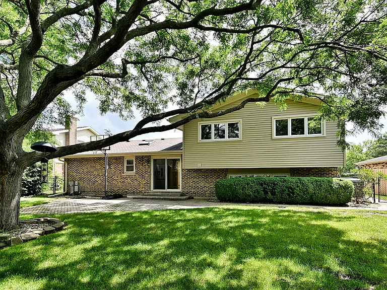 2360 N Drury Ln — Photo 38