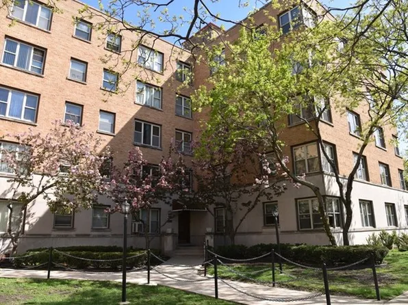 2600 W Balmoral Ave #210, Chicago, IL 60625