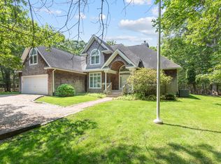 100 Old Stone Hwy, East Hampton, NY 11937