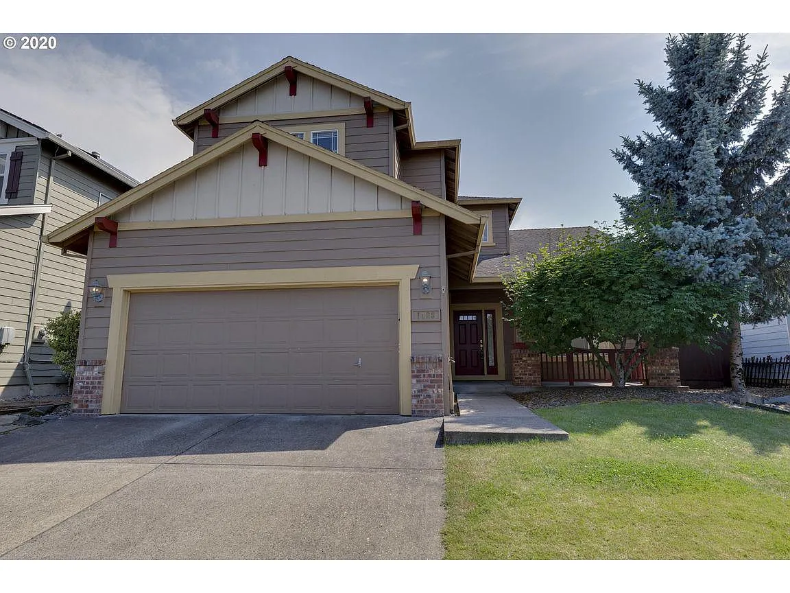 1468 NE Setting Sun Dr photo 1