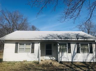 410 Cherokee Ave, Chouteau, OK 74337