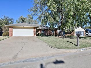 709 Saint Charles St, Moore, OK 73160