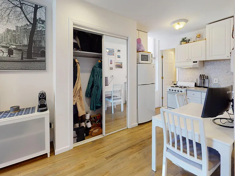 253 3rd St #2B — Photo 9