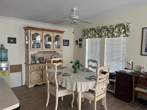 5th image of 482 Maple Dr SW