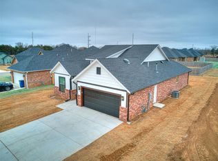 509 Blue Bird Ln, Shawnee, OK 74804