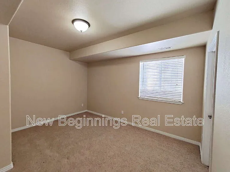 8742 Stony Creek Dr — Photo 32