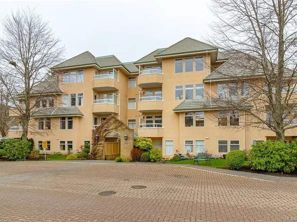 2311 Mills Rd #201, Sidney, BC V8L 2C3