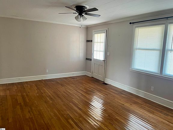 4th image of 307 Laurens St