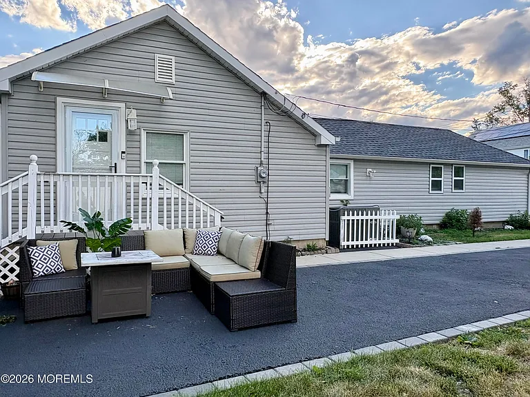 628 Columbia Ave — Photo 3
