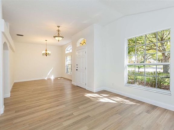 5th image of 304 Apache Ln