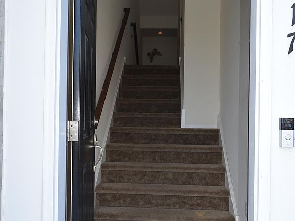 3rd image of 117 Jenny Dr