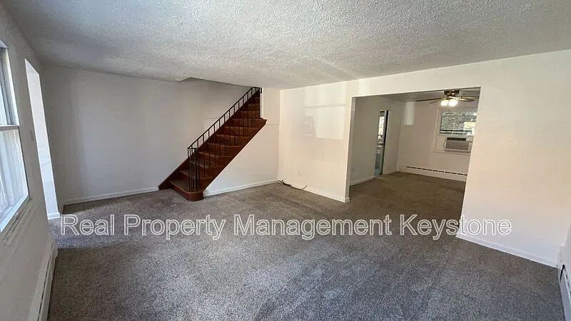 3 bed, 1.0 bath, 1530 sqft, $1,650 — Photo 2