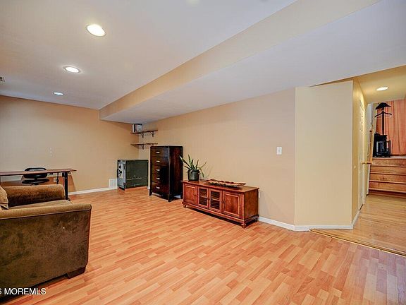 5th image of 319 Bernard Dr