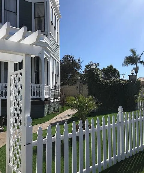 C Ave — Photo 3