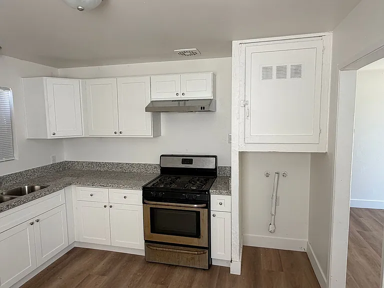 719 E Roosevelt Ave — Photo 4