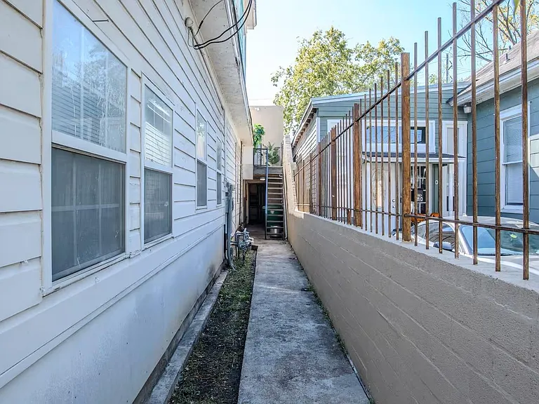 109 Fargo St #B — Photo 8