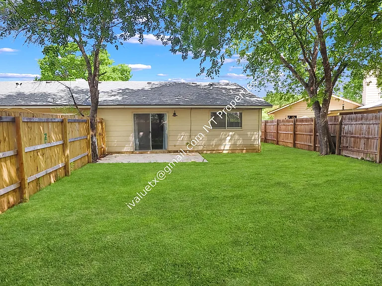 7912 Echo Wind St #7912 — Photo 17