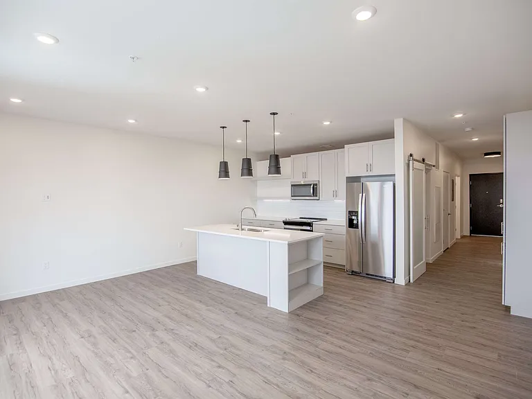 The Earl Apartments 1 Bed 1 Bath 777