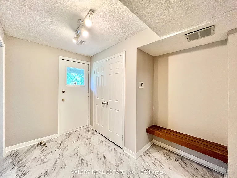 66 Bonacres Ave #LOWER — Photo 7