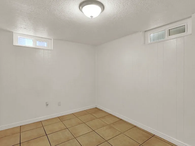 848 N Poinsettia Dr #1 — Photo 7