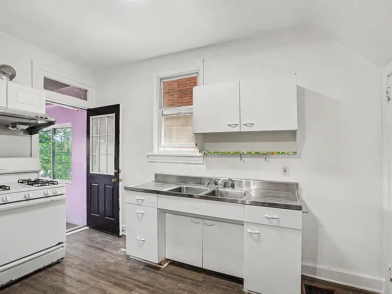 1045 Flemington St #1045 — Photo 3