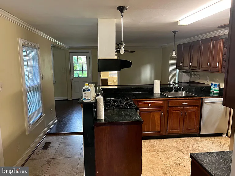 206 N Mill St — Photo 5
