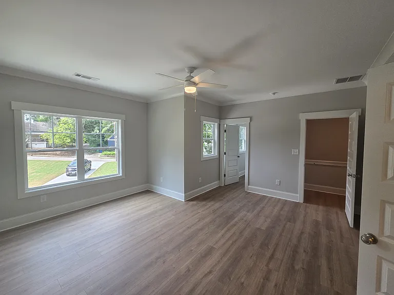 1447 E Broad — Photo 16