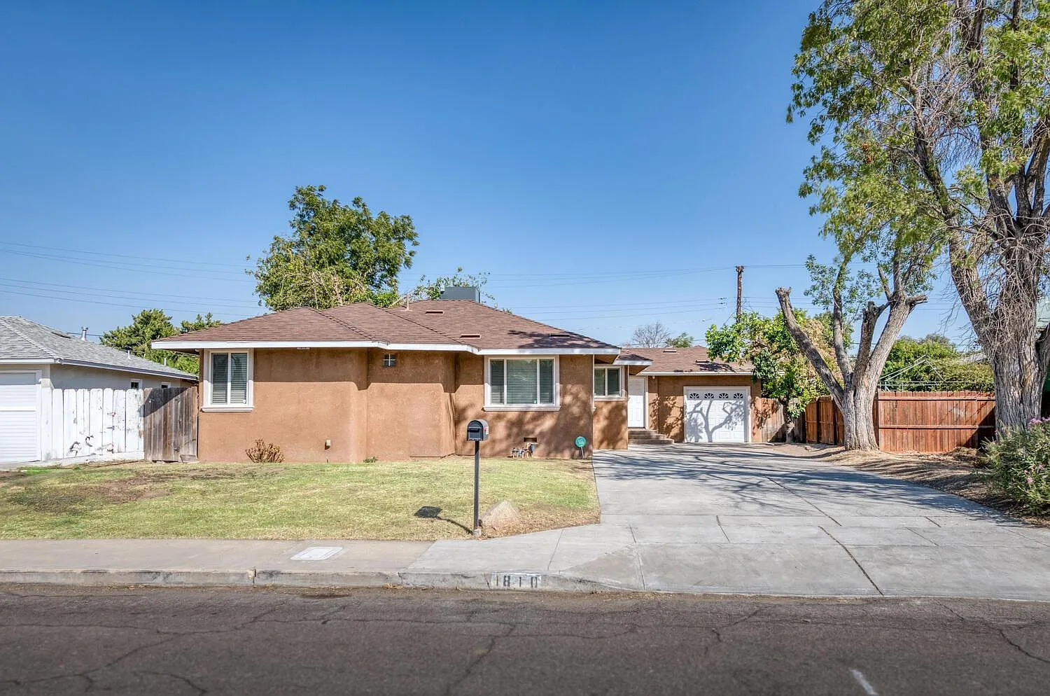 1810 Norris Dr E photo 1