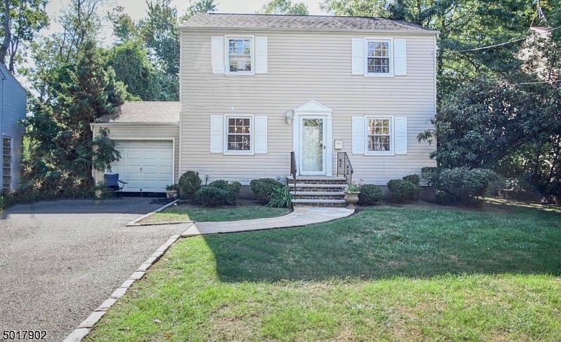 1st image of 15 Concord Dr