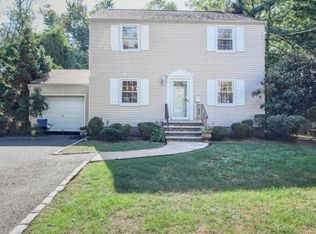 15 Concord Dr, Livingston, NJ 07039