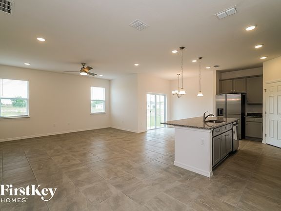 3rd image of 429 Reina Way