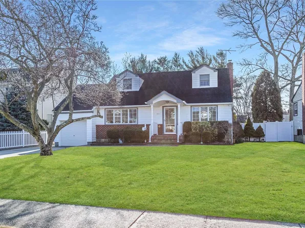 3860 Lincoln Street, Seaford, NY 11783