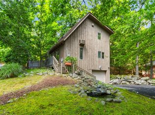 424 Saunders Dr, Bushkill, PA 18324