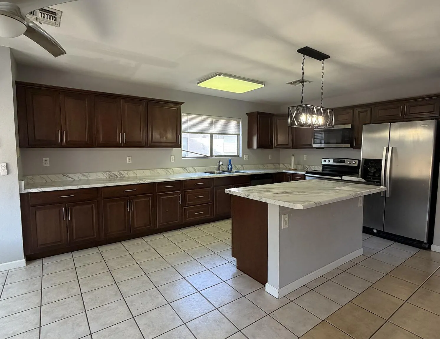 4 bed, 2.5 bath, 2367 sqft, $2,800 — Photo 4