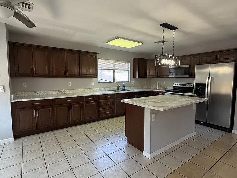 728 E Rose Marie Ln — Photo 5